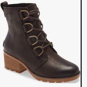 Cate Lace Sorel Boot brown size 9.